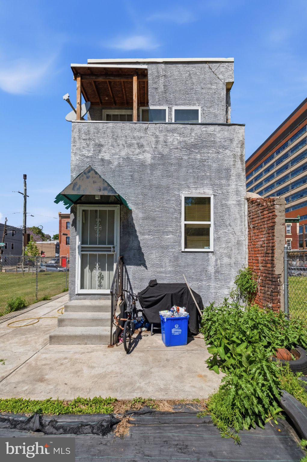 1422 W TIOGA STREET