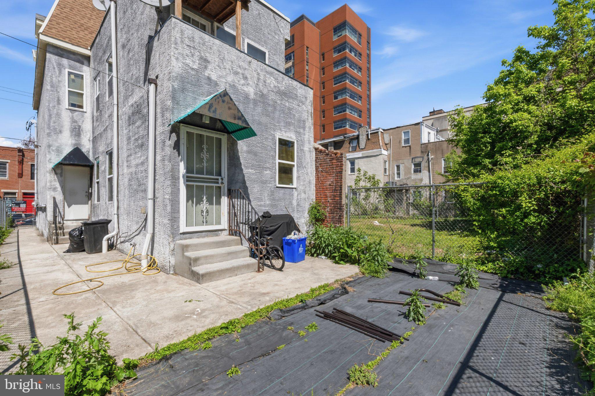 1422 W TIOGA STREET