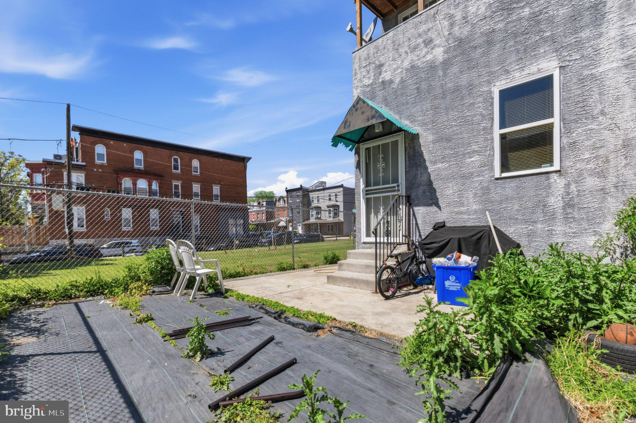 1422 W TIOGA STREET