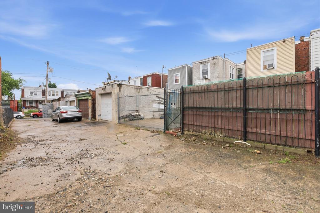 213 W DUNCANNON AVENUE