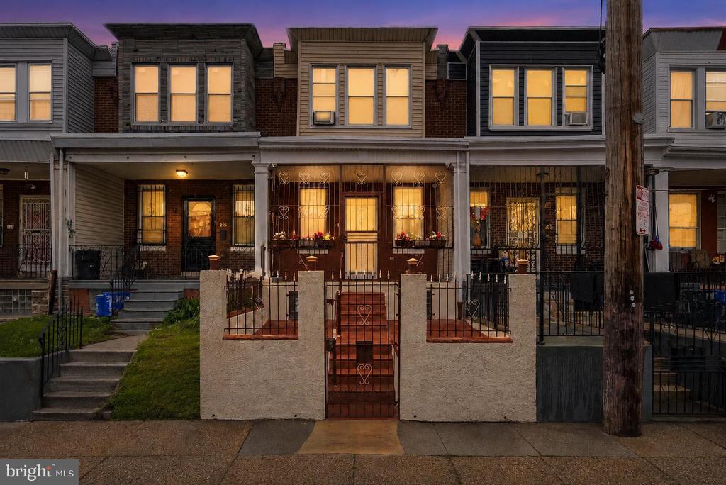 213 W DUNCANNON AVENUE