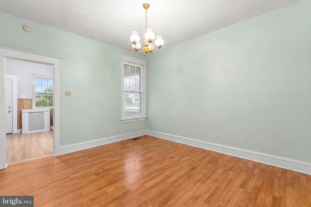213 W DUNCANNON AVENUE