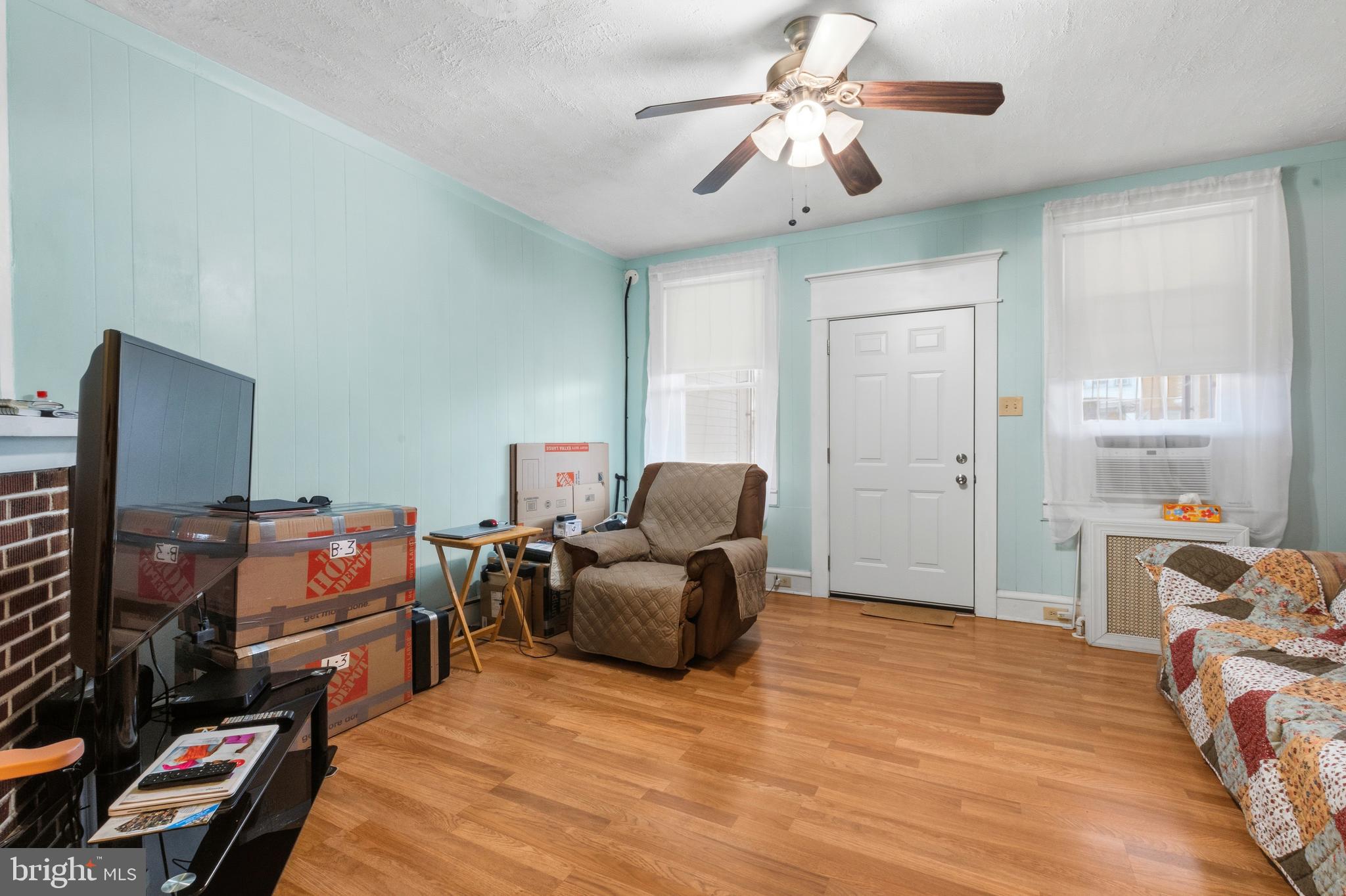 213 W DUNCANNON AVENUE