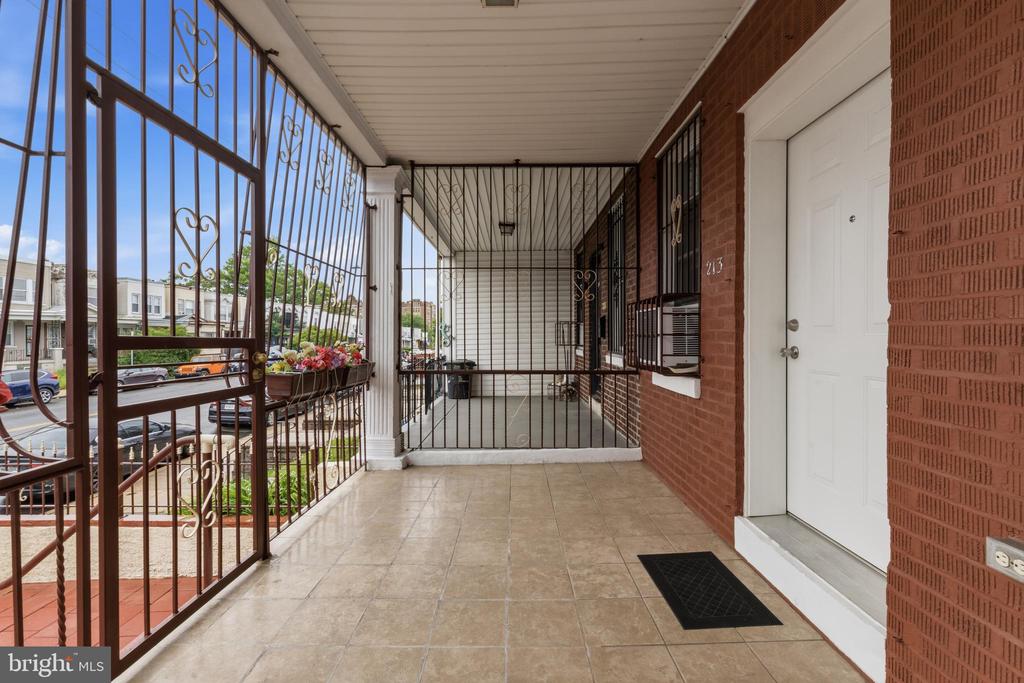 213 W DUNCANNON AVENUE