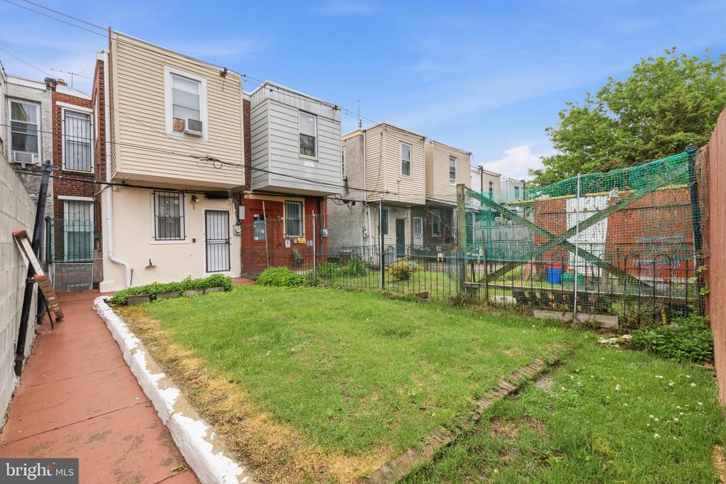 213 W DUNCANNON AVENUE