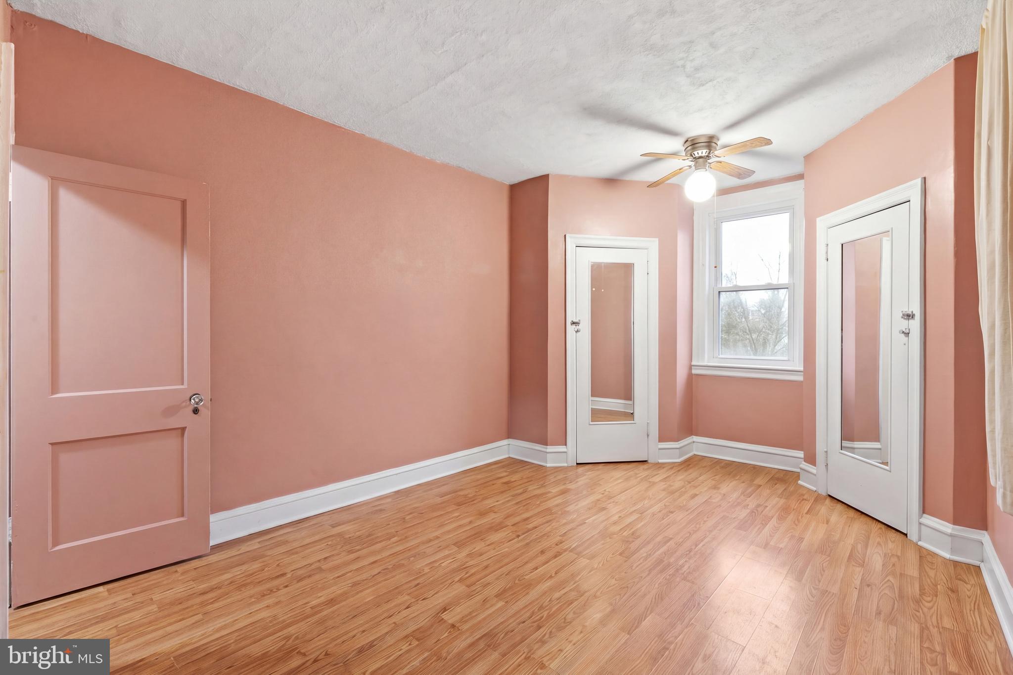 213 W DUNCANNON AVENUE