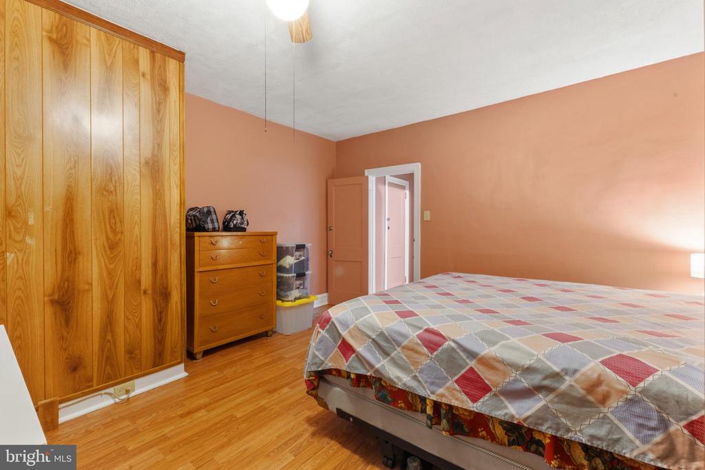213 W DUNCANNON AVENUE