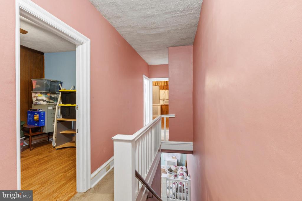 213 W DUNCANNON AVENUE