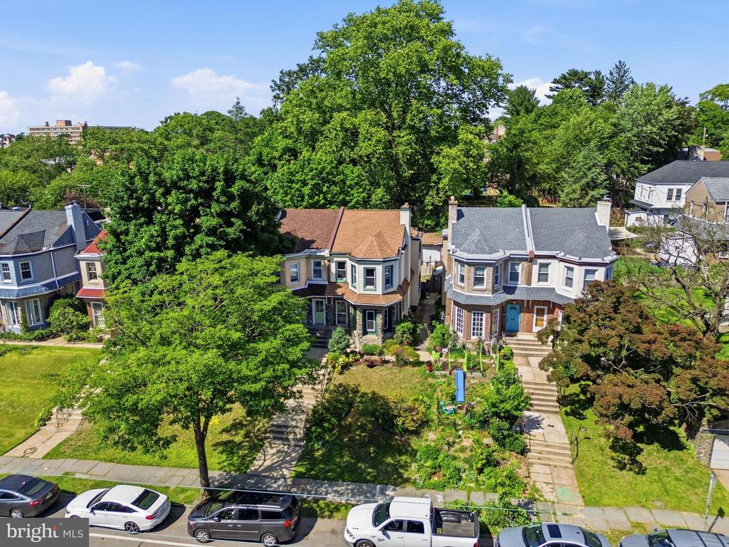 6211 WAYNE AVENUE
