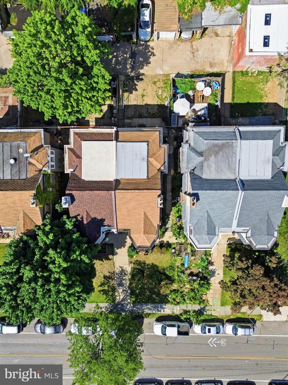 6211 WAYNE AVENUE