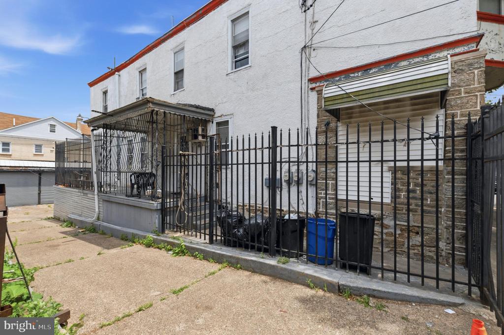 515 W RUSCOMB STREET 17