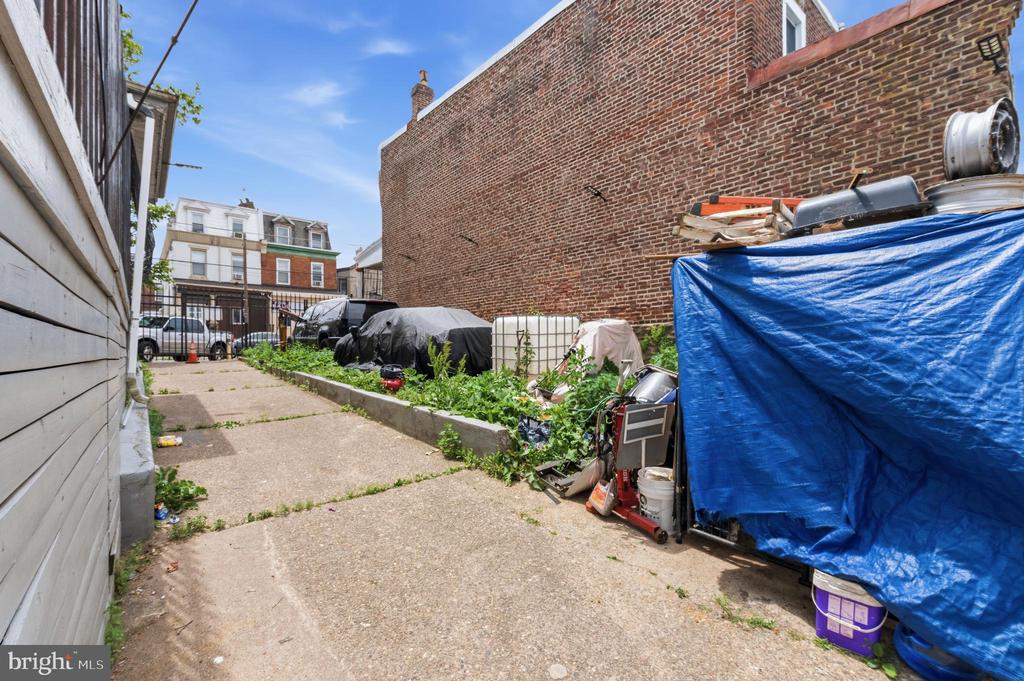 515 W RUSCOMB STREET 17