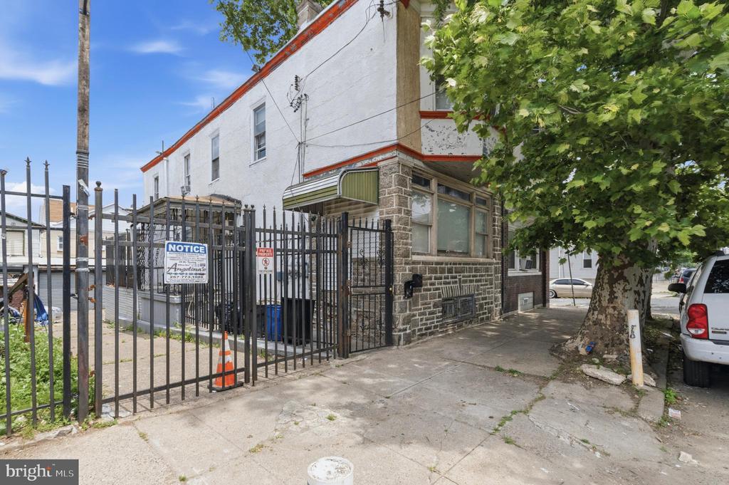 515 W RUSCOMB STREET 17