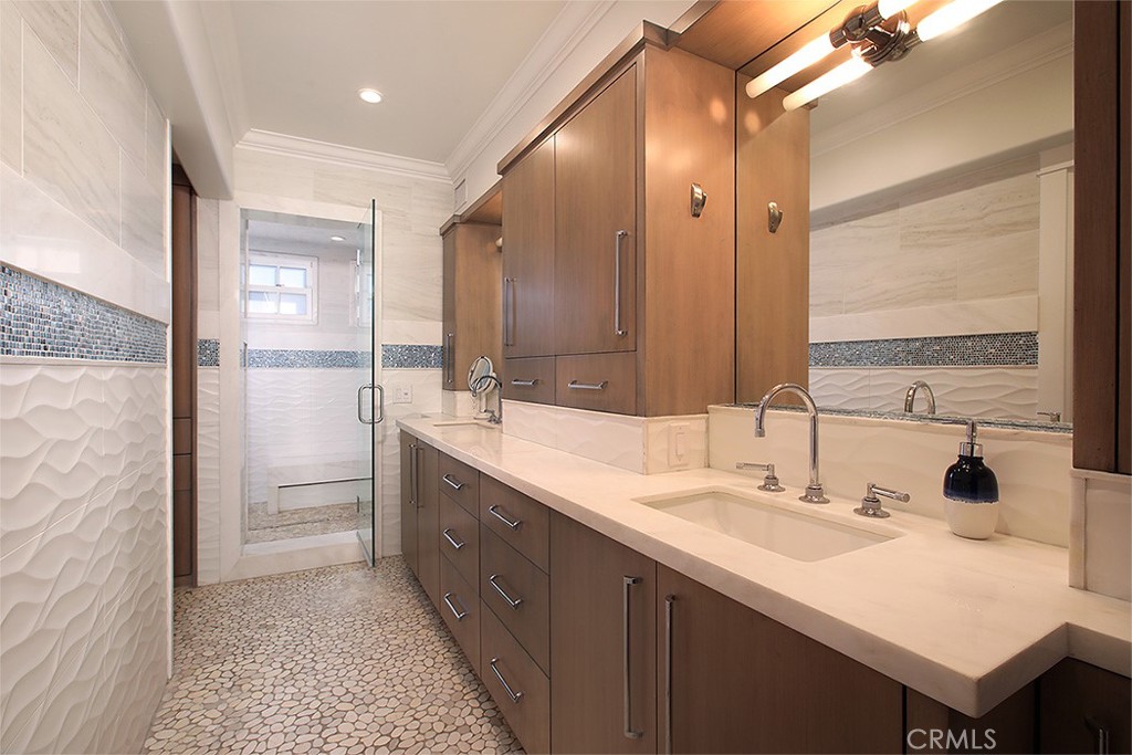 501 Dahlia Avenue
