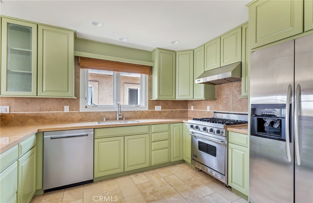 203 1/2 8th St