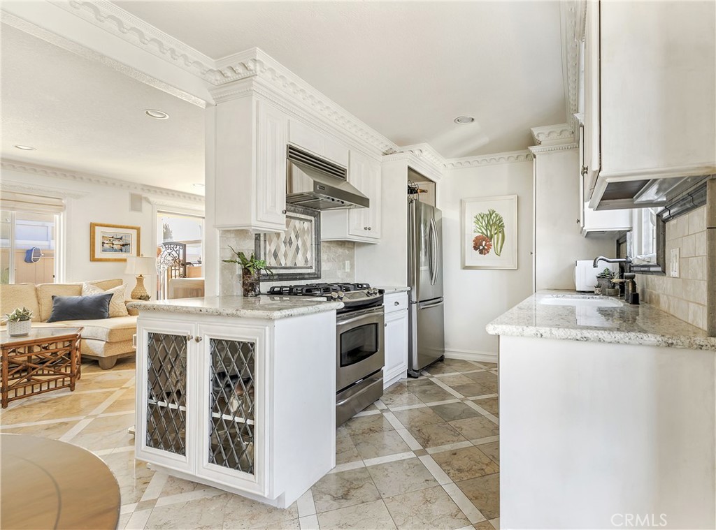 329 Marguerite Avenue Unit: 3