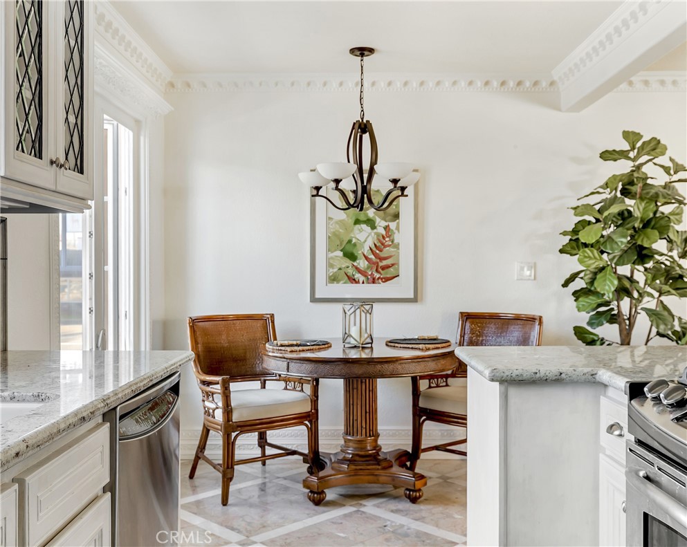 329 Marguerite Avenue Unit: 3