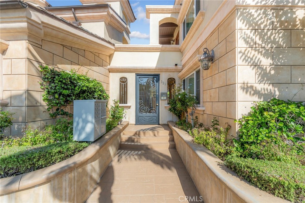 329 Marguerite Avenue Unit: 3