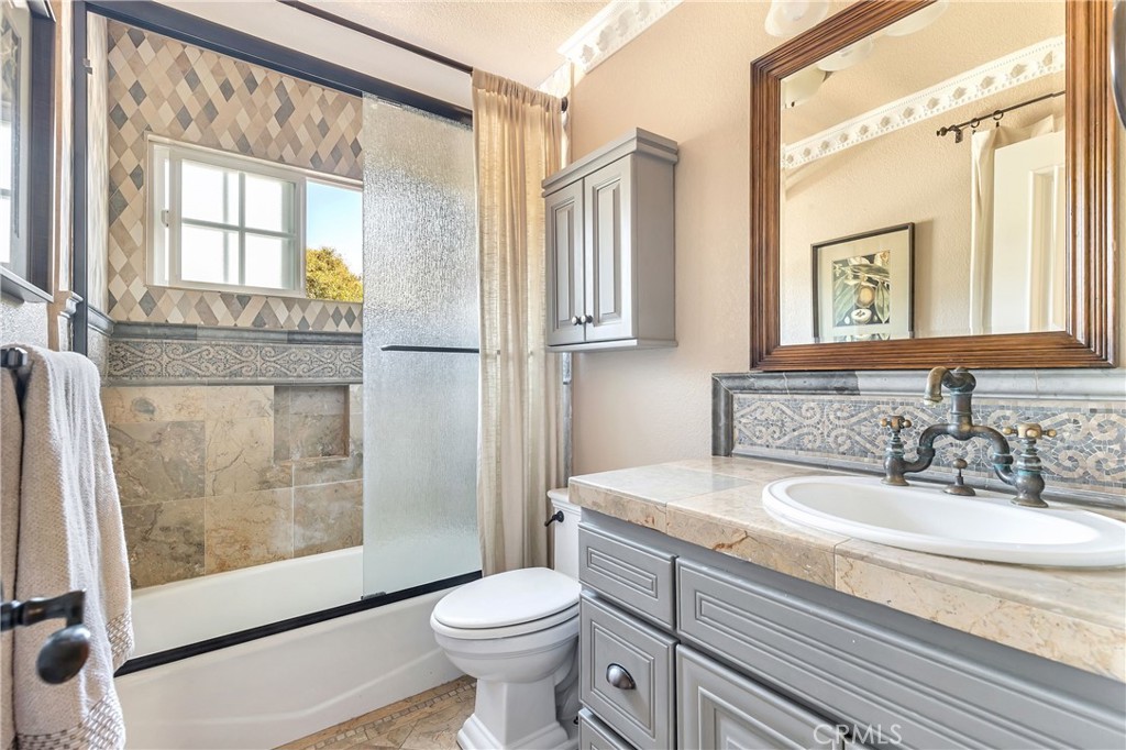 329 Marguerite Avenue Unit: 3