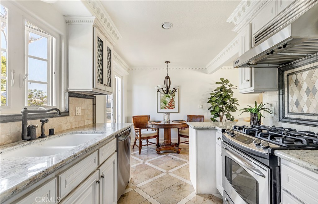 329 Marguerite Avenue Unit: 3