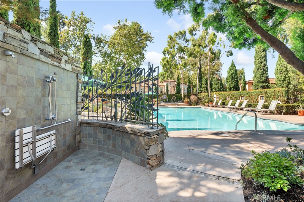 1 Savona Court