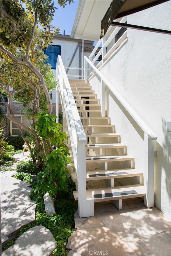 413 1/2 Dahlia Avenue
