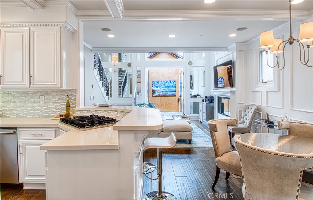 310 1/2 Carnation Avenue Unit: 1/2