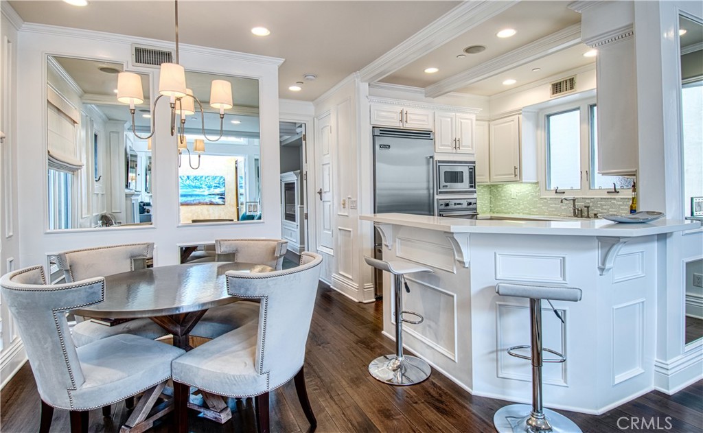310 1/2 Carnation Avenue Unit: 1/2