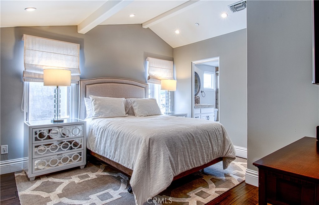 310 1/2 Carnation Avenue Unit: 1/2