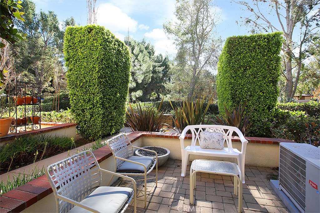10 Savona Court