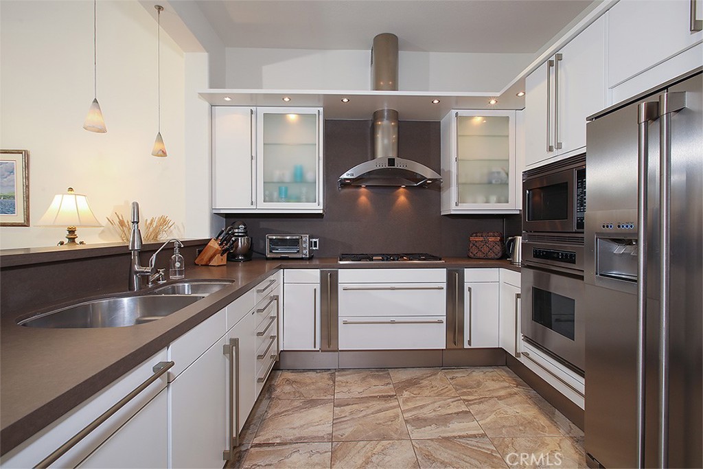 10 Savona Court