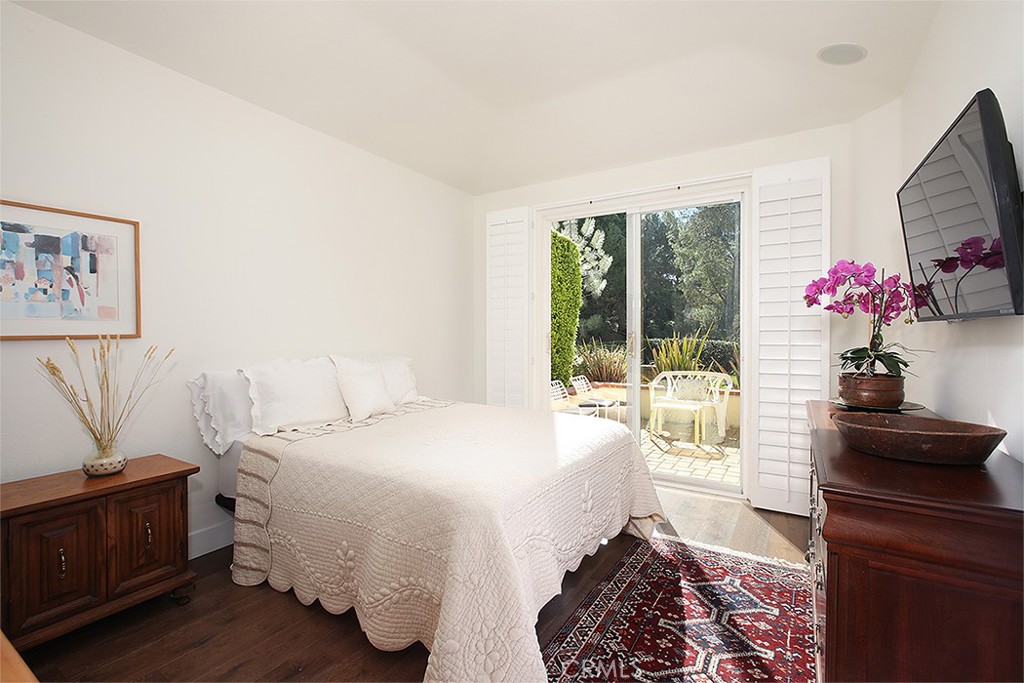 10 Savona Court