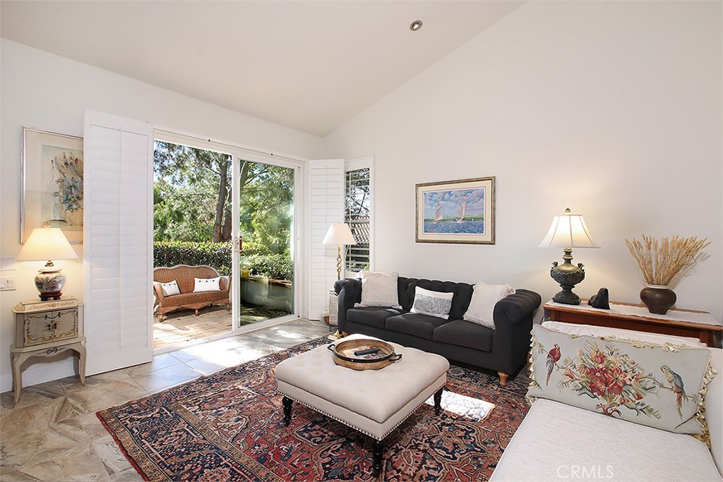 10 Savona Court