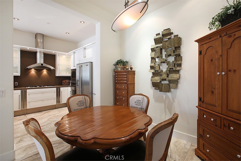 10 Savona Court