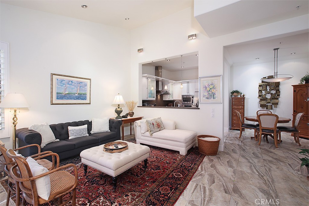 10 Savona Court