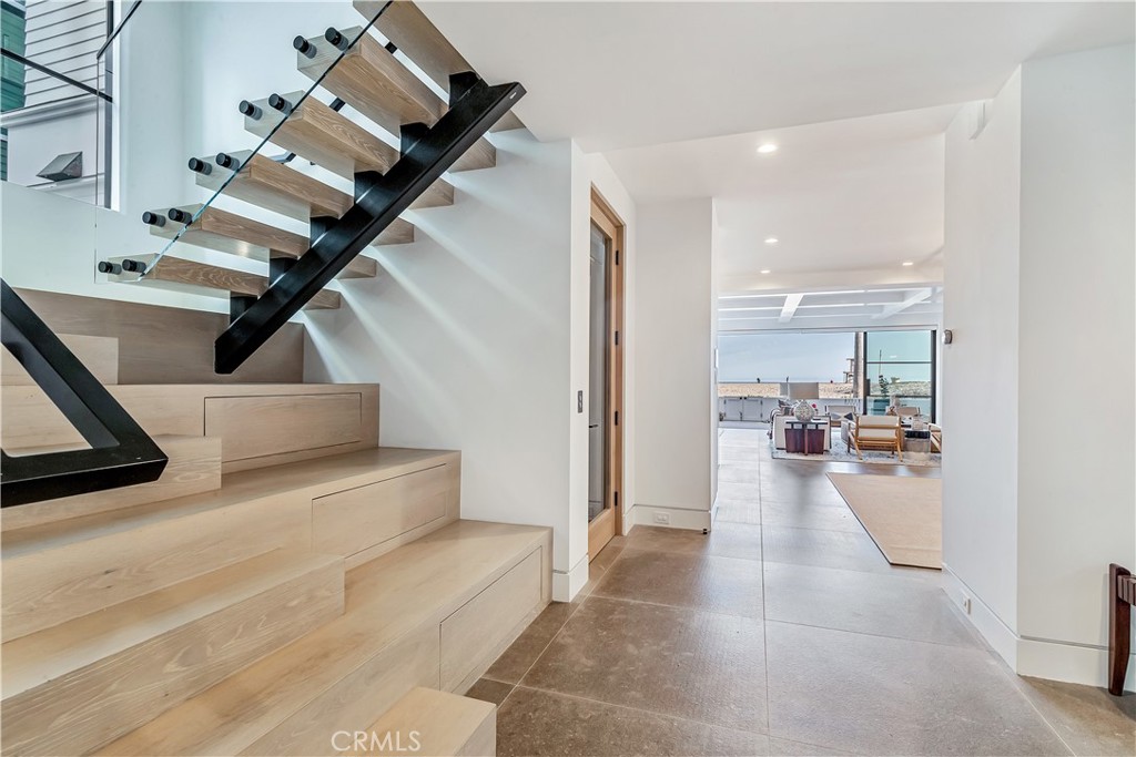 2148 E Oceanfront
