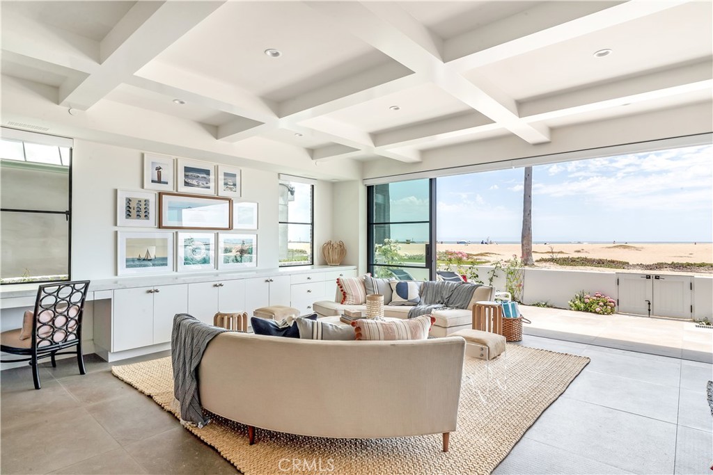 2148 E Oceanfront