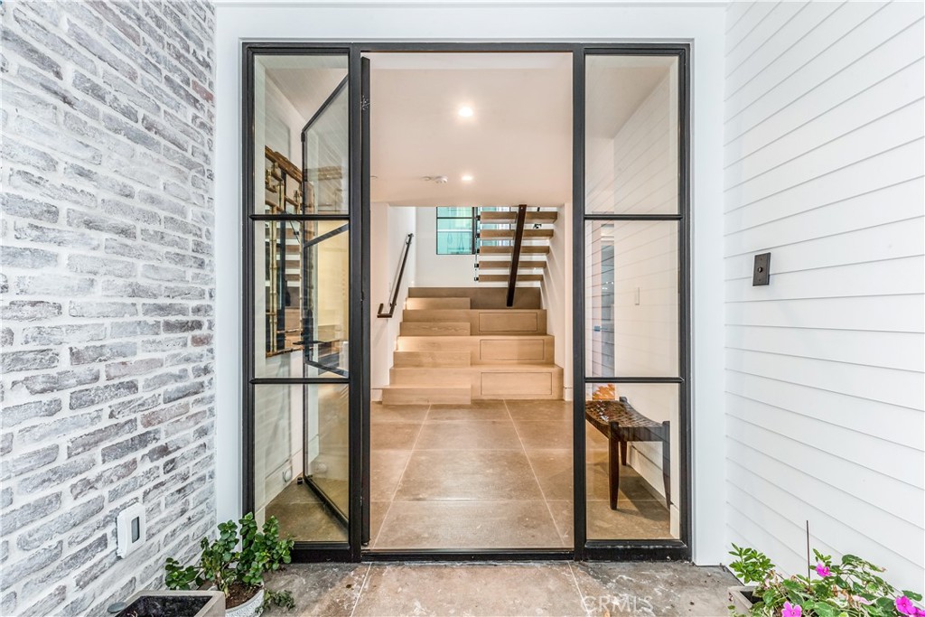 2148 E Oceanfront