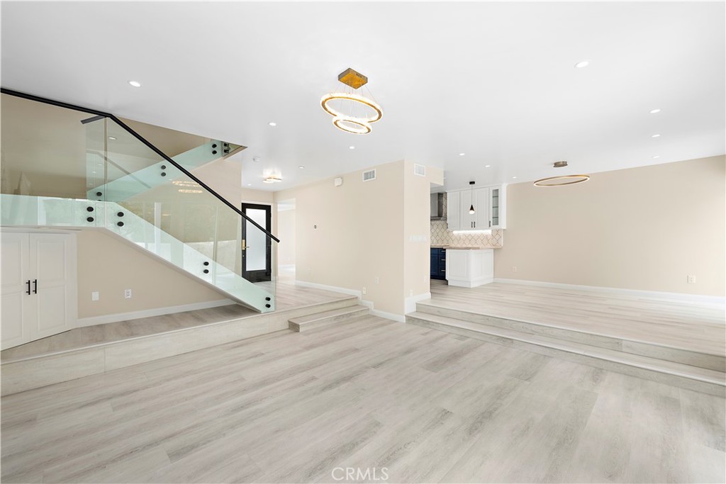 5 Crest Circle