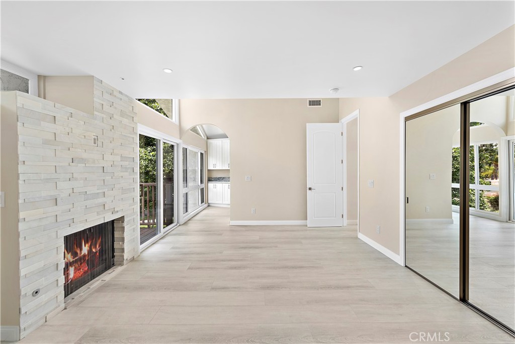 5 Crest Circle