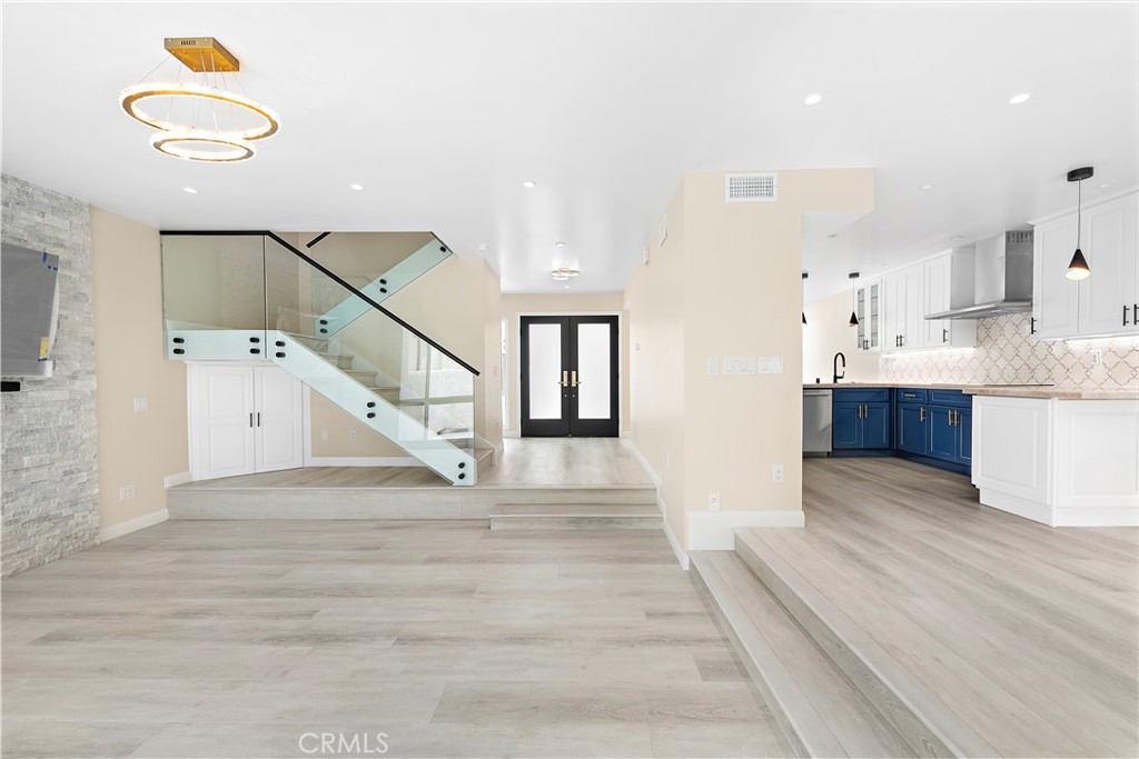 5 Crest Circle