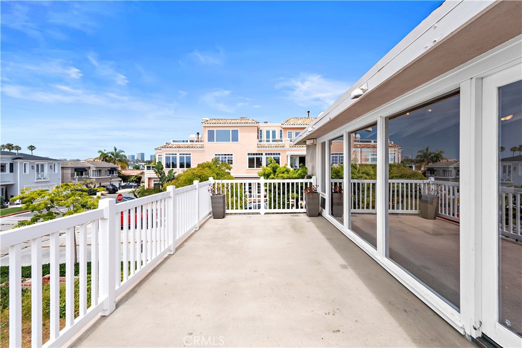 2511 Seaview Avenue