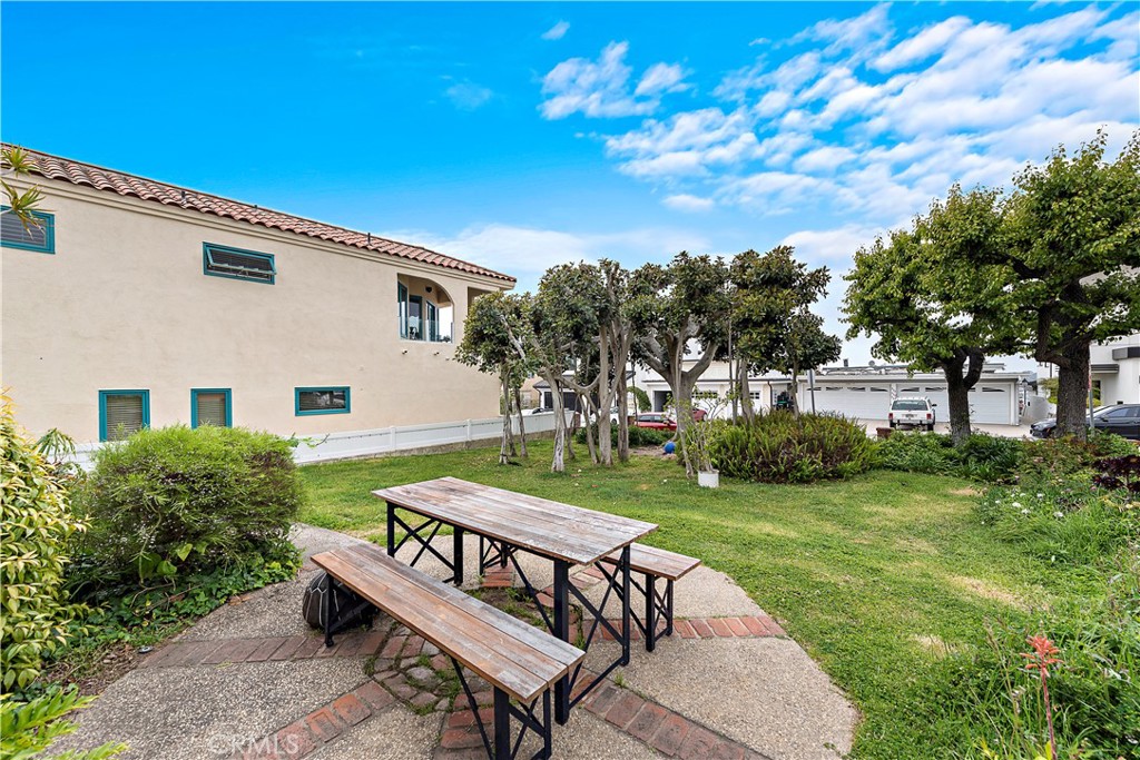 2511 Seaview Avenue