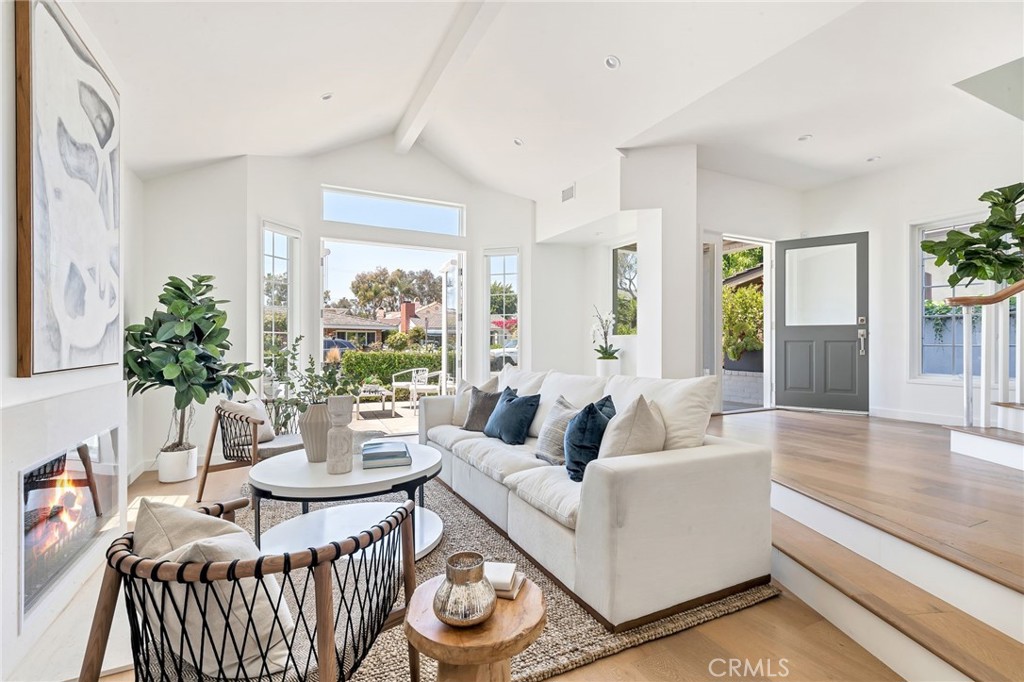 608 & 608.5 Acacia Avenue