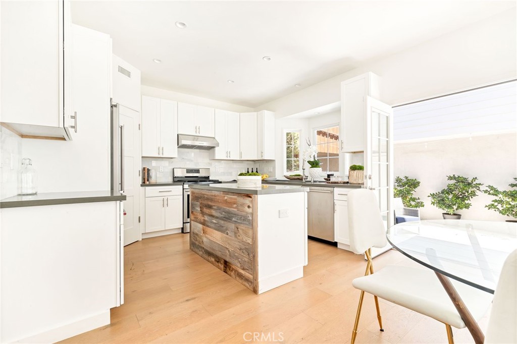 608 & 608.5 Acacia Avenue