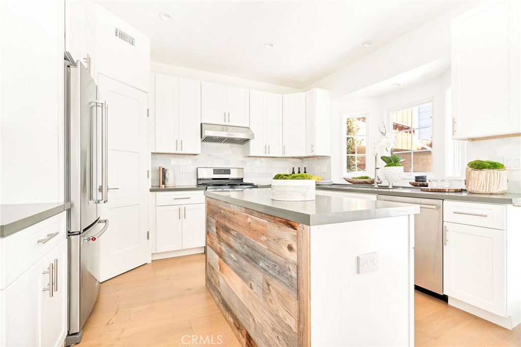 608 & 608.5 Acacia Avenue