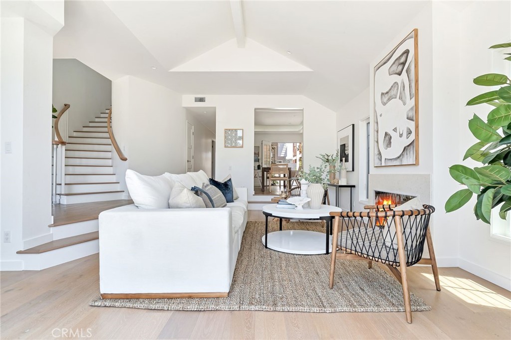 608 & 608.5 Acacia Avenue