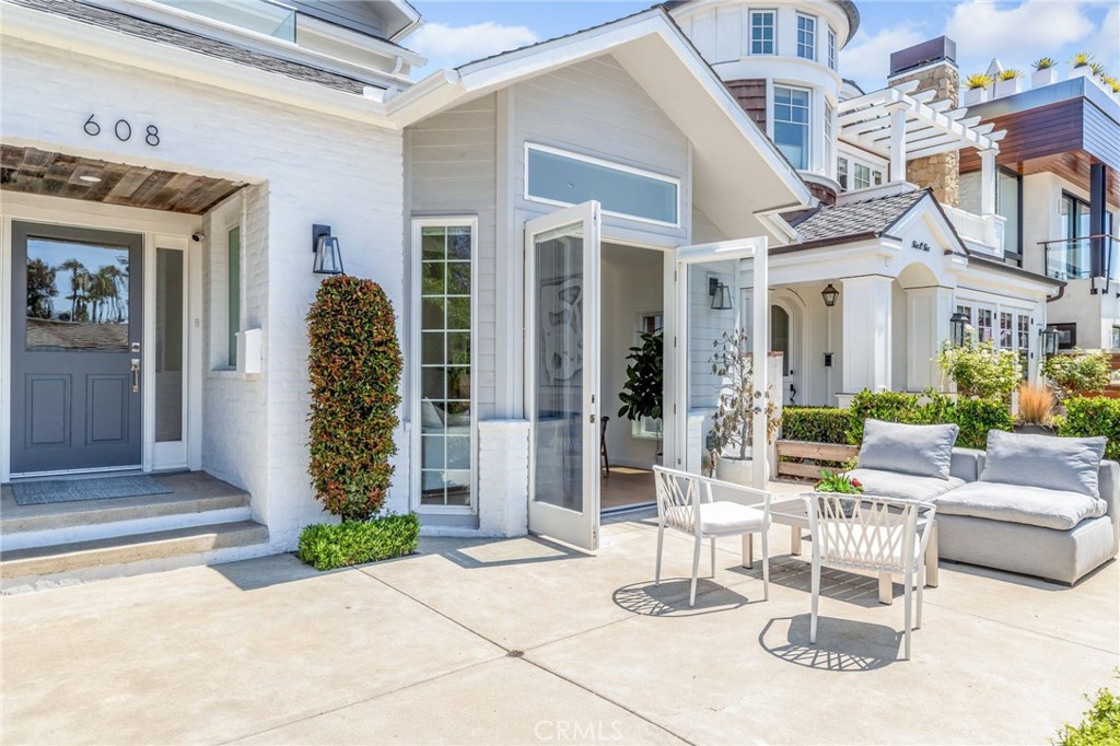 608 & 608.5 Acacia Avenue