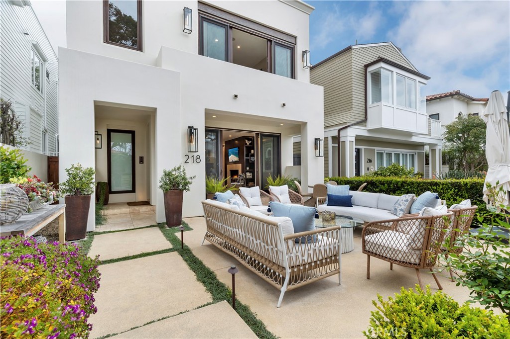 218 Narcissus Avenue