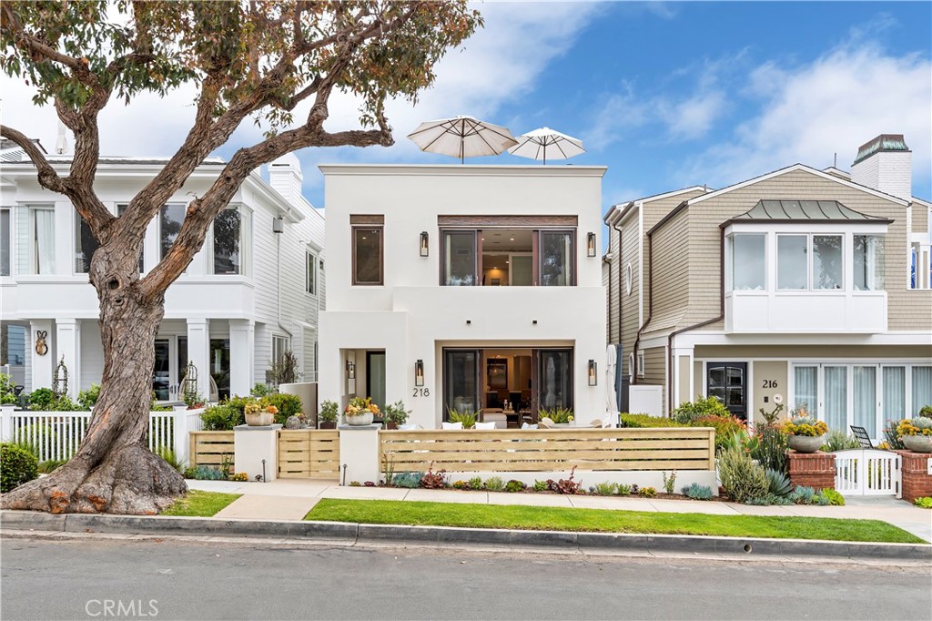 218 Narcissus Avenue